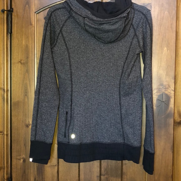 Lululemon - Picture 2 of 6